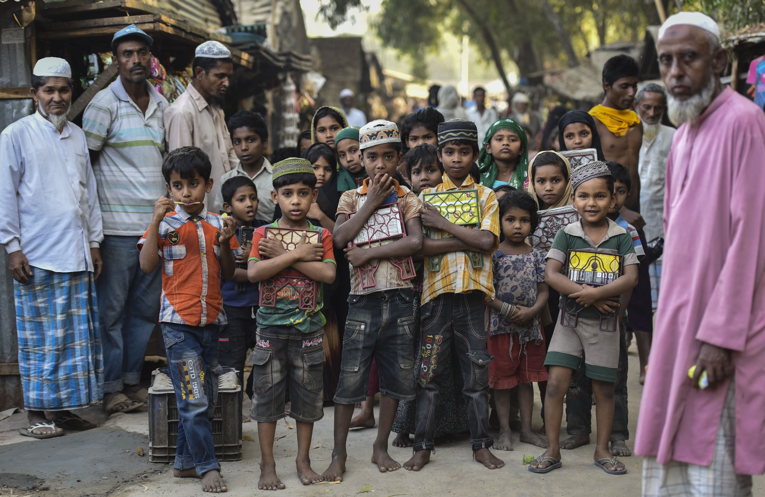Rohingya refugees from Myanmar waiting for food aid